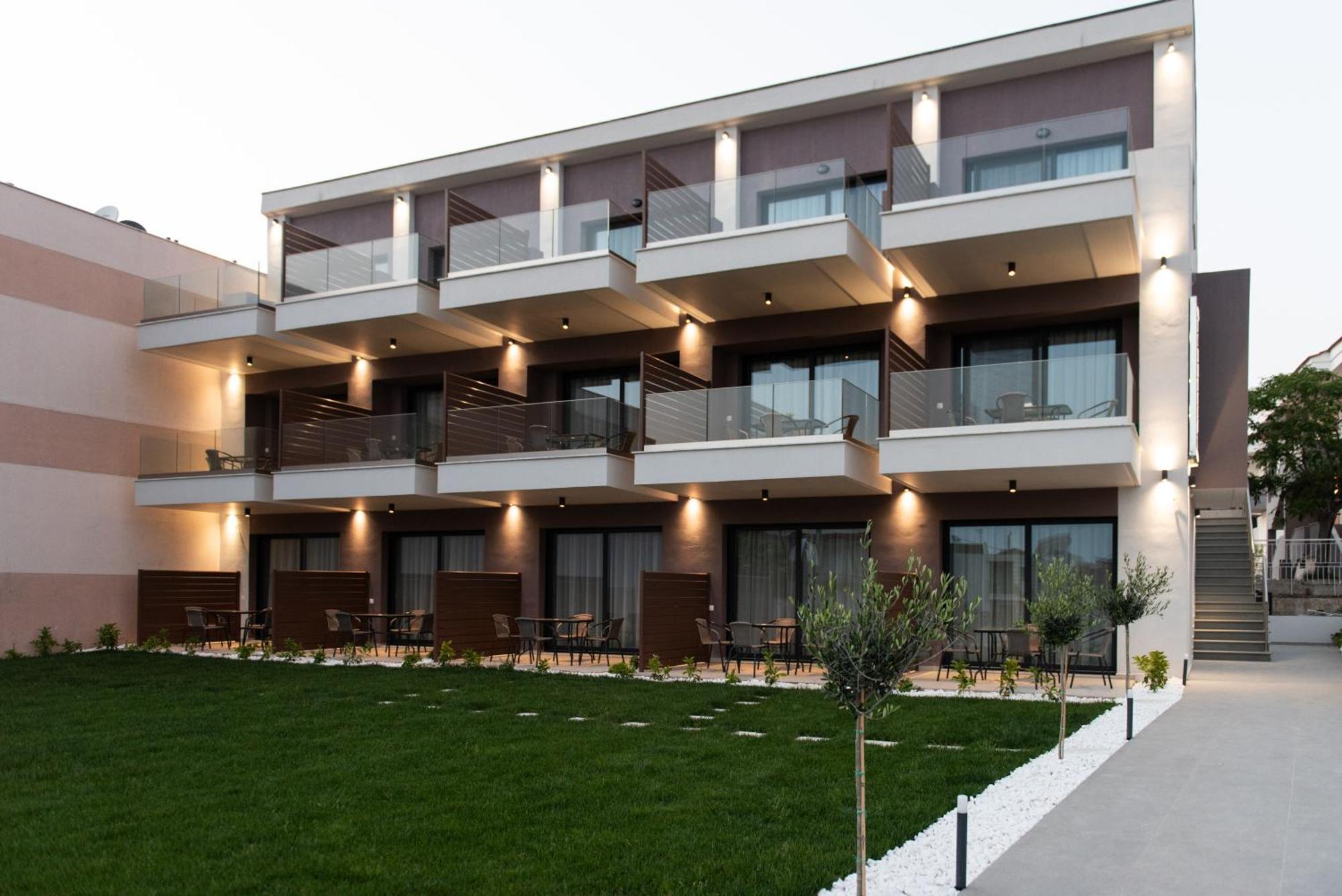 Sithonian Sunset Luxury - Nikiti Cozy Getaways Aparthotel ภายนอก รูปภาพ